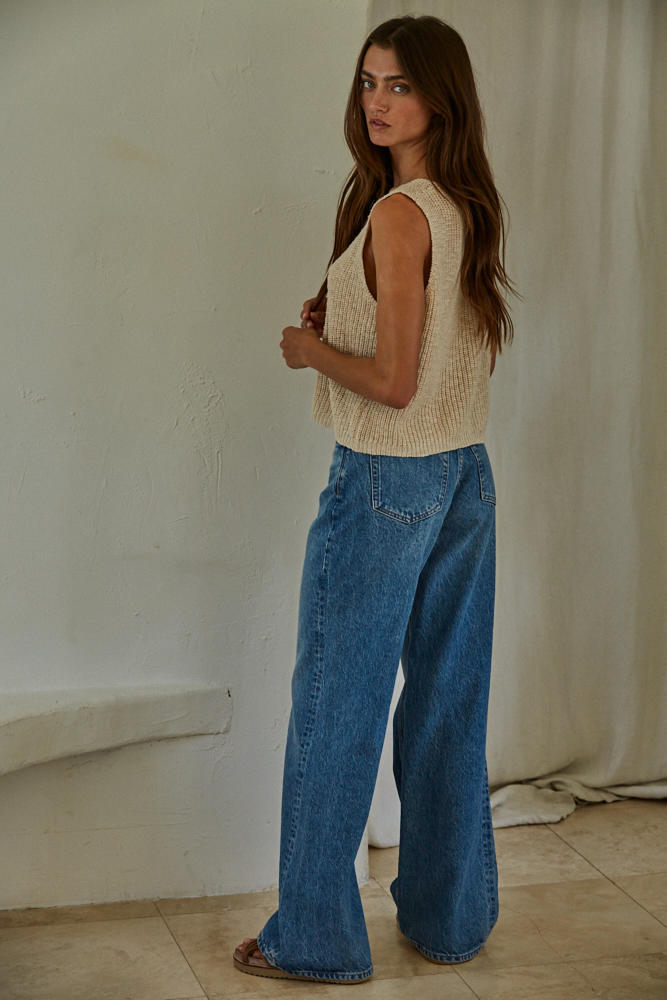 Allende Vest Top