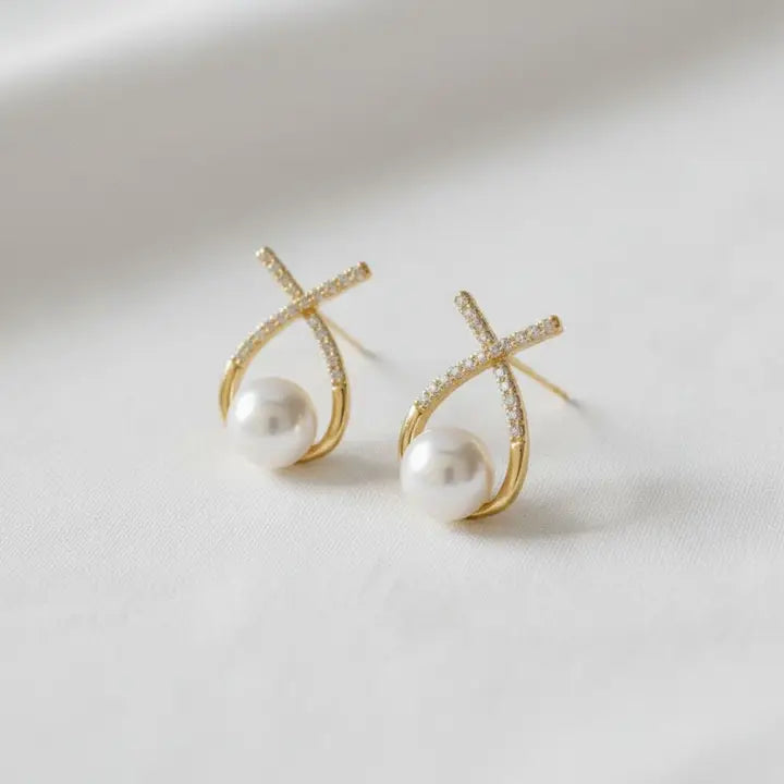 Intertwined Pearl Studs