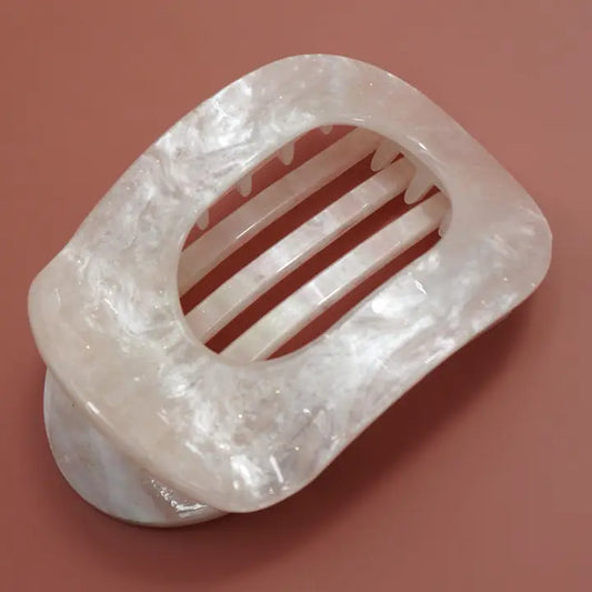 Flat Lay Claw Clip